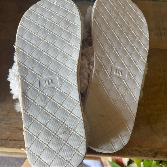 NEW faux fur Lemon slippers grey size M/L slides indoor outdoor slip on shoes - Picture 4 of 11